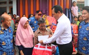 Bupati Serahkan Bantuan Korban Kebakaran dan Puji Kekompakan Warga Desa Kepur