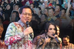 Rita Sugiarto Bawakan “Oleh-Oleh”, Ribuan Warga Bergoyang di Puncak HUT ke-79 Muara Enim