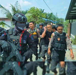 Brimob Polda Sumut dan BNN Provinsi Sumut Bersinergi, Gerebek Kampung Narkoba di Percut Sei Tuan