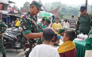 Tebar Kepedulian di Bulan Suci Ramadhan, Dandim 0210/TU Borong Dagangan UMKM dan Bagikan Takjil Gratis kepada Warga Pengguna Jalan