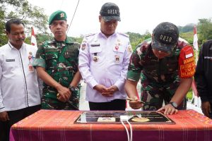 Program Presiden Prabowo Menyentuh Desa, Dandim 0210/TU Resmikan Jembatan Bailey Aek Uram di Desa Panggungunan Kecamatan Pakkat