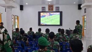 Seru dan Hangat Nobar Bola Gembira Piala Dunia 2026 di Makodim 0210/TU