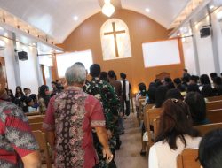Satgas TMMD ke-130 Kodim 0319/Mentawai Laksanakan Ibadah Minggu di Gereja Methodist Indonesia Sipora Jaya