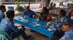 Babinsa Jalin Hubungan Baik dengan Perangkat Desa Sibuea di Warkop